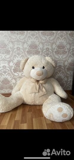Большой плюшевый мишка