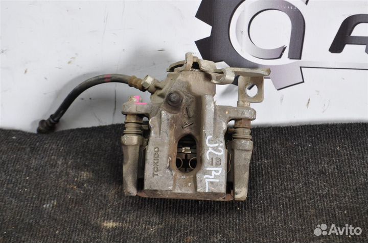 Суппорт задний левый toyota prius ZVW30