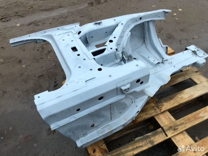 Стойка двери передняя правая Mercedes-Benz C207