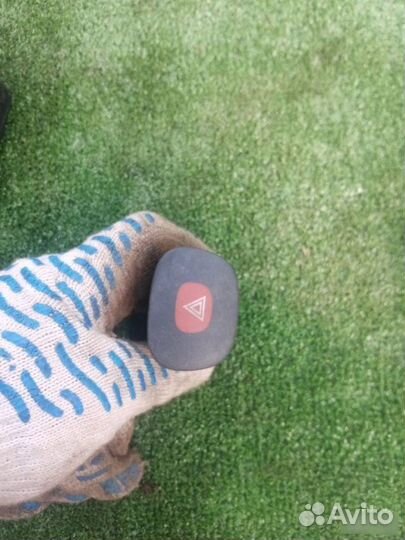 Кнопка аварийки Renault Symbol 2006