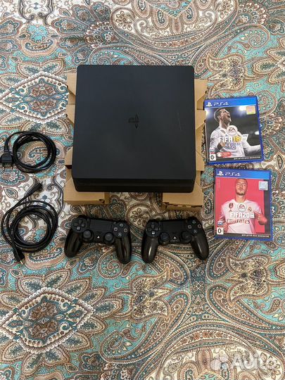 Игровая приставка ps4