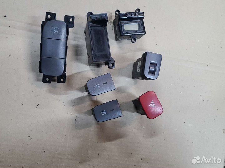 Кнопка аварийного сигнала Hyundai Elantra XD