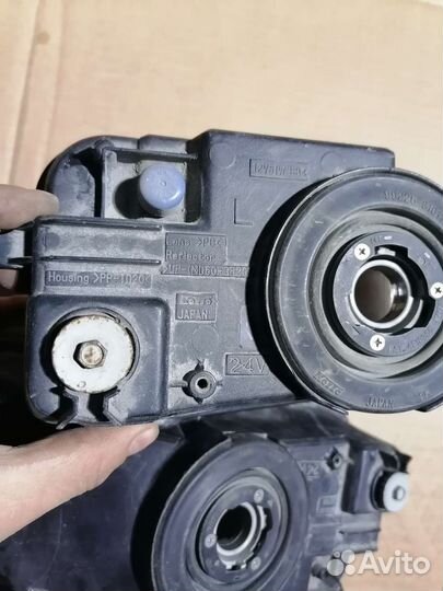 Противотуманная фара левая Toyota LC200