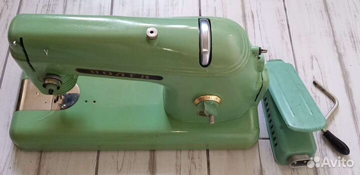 Швейная машина 