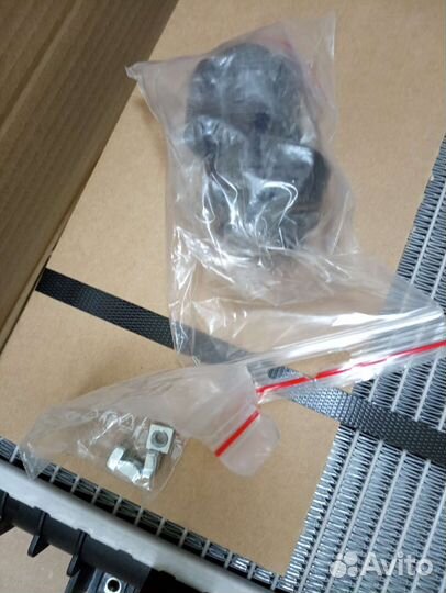 Радиатор охлаждения для Volvo XC90 nissens 65613A