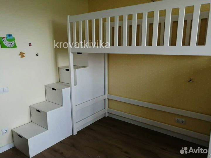 Кровать чердак из массива, лестница комод