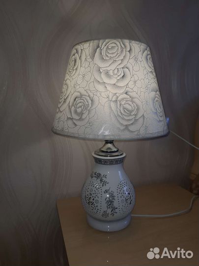 Лампа настольная