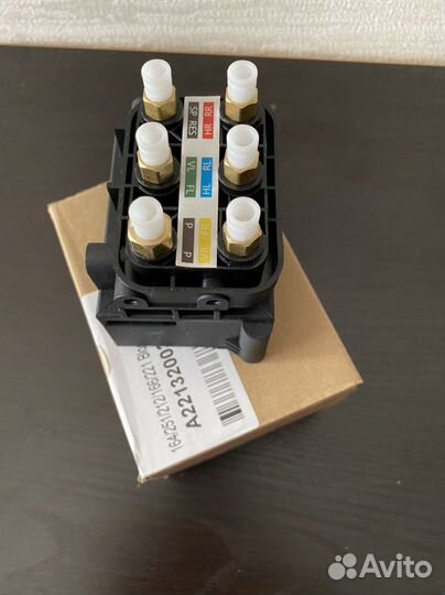 Блок клапанов пневмоподвески на Mercedes GL X166