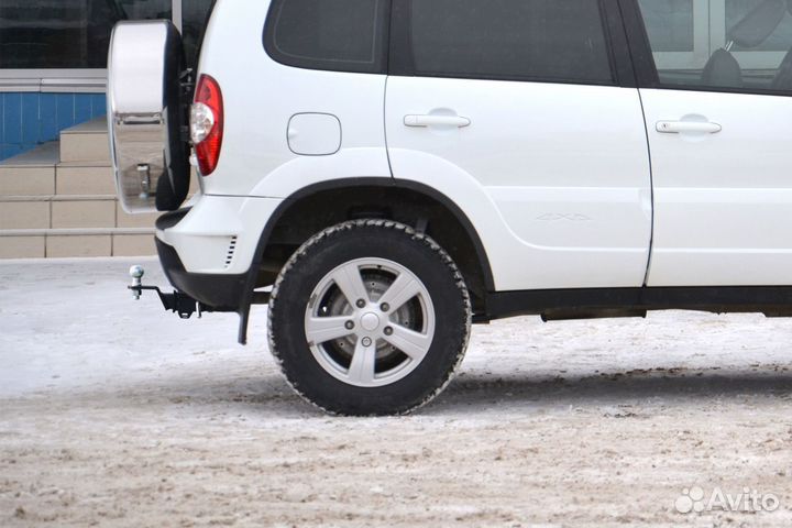 Фаркоп под квадрат Chevrolet Niva