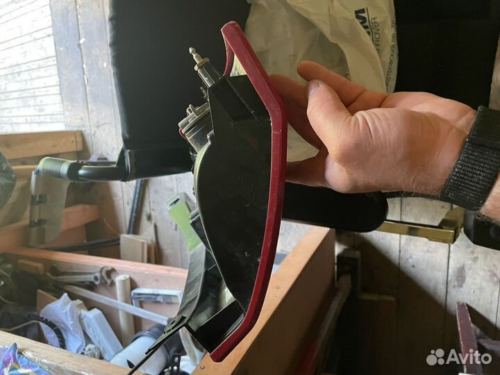 Задний левый фонарь на Land discovery 3