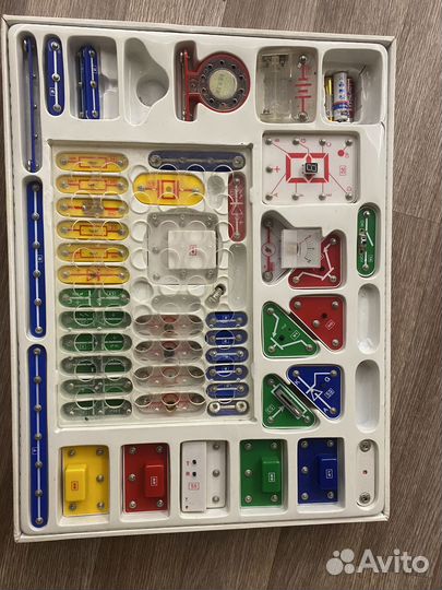 Конструктор электронный Знаток