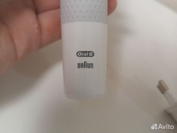 Электрическая зубная щетка Oral-B Vitality Pro