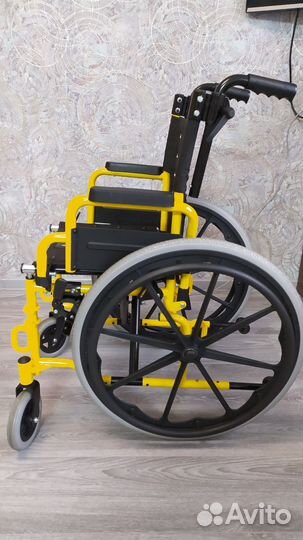 Детская инвалидная кресло-коляска H-714N