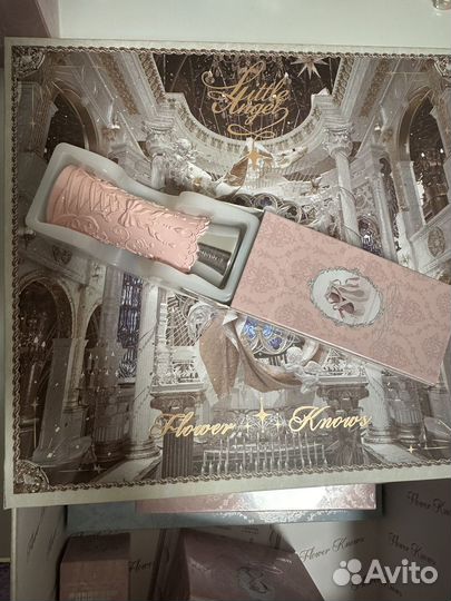 Губная помада flower knows