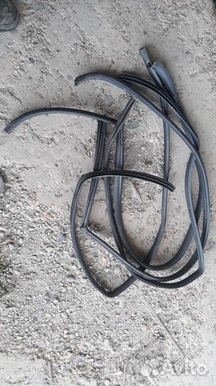 Резинки уплотнители дверей nissan wingroad y11