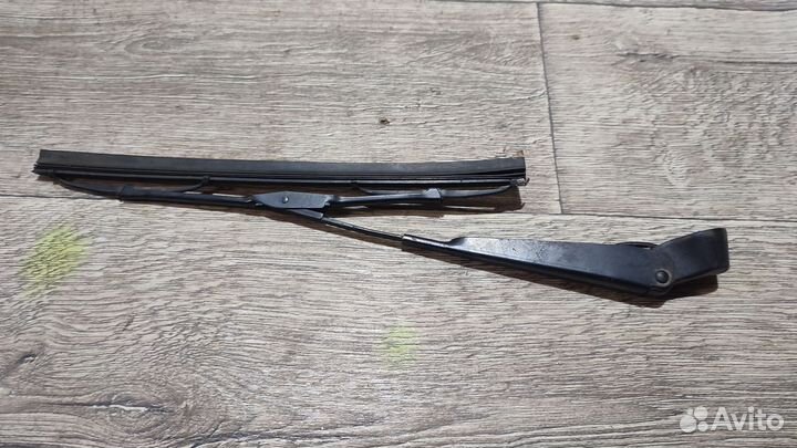 Поводок стеклоочистителя задний Ford fiesta