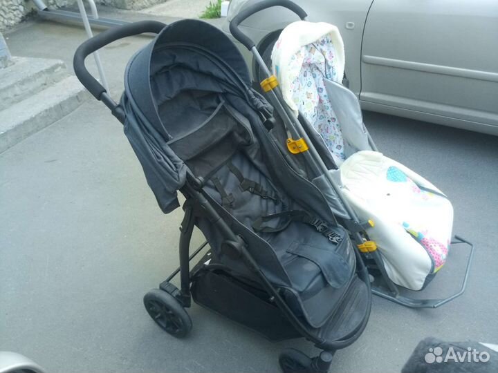 Детская коляска и санки