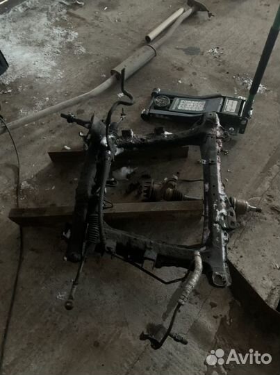 Подрамник балка моторная Renault Symbol / симбол