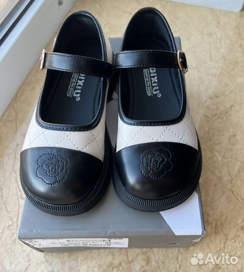 Туфли для девочки новые 27 размер