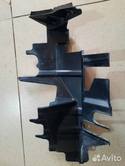 Дефлектор радиатора левый Тoyota Land Cruiser 200