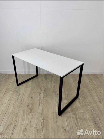 Компьютерный стол новый белый