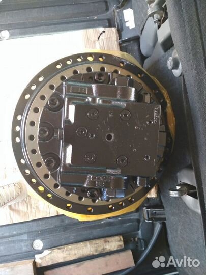 Редуктор хода Hyundai R250LC-7 в сборе с гидромото