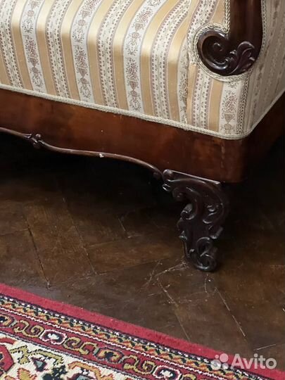 Антикварный диван