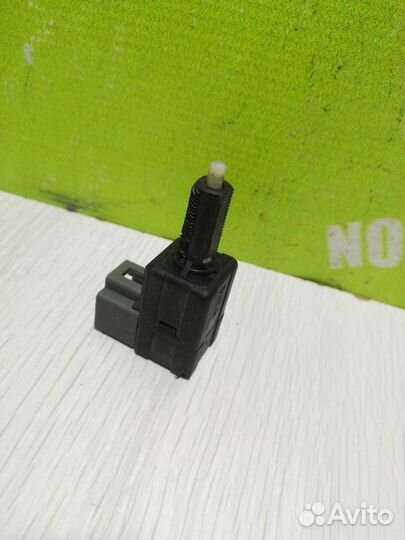 Датчик включения стопсигнала Киа Оптима 3