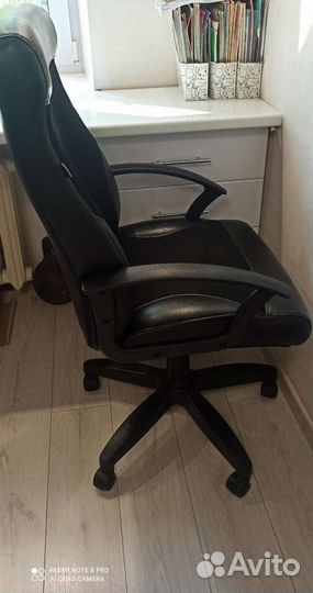 Офисное кресло