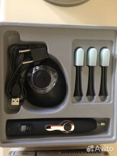 Электрическая зубная щетка