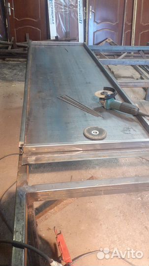 Технические двери (металлические) для дома, гаража