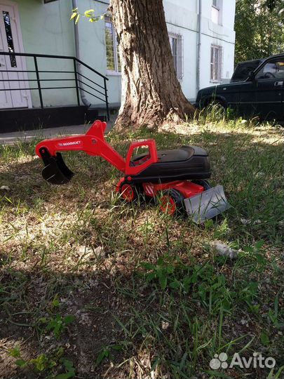 Игрушка экскаватор. Велосипед