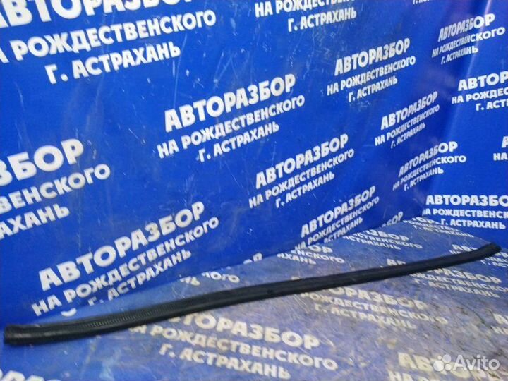 Уплотнительная резинка капота Ваз Лада Приора купе