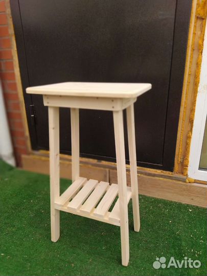 Подставка с полочкой