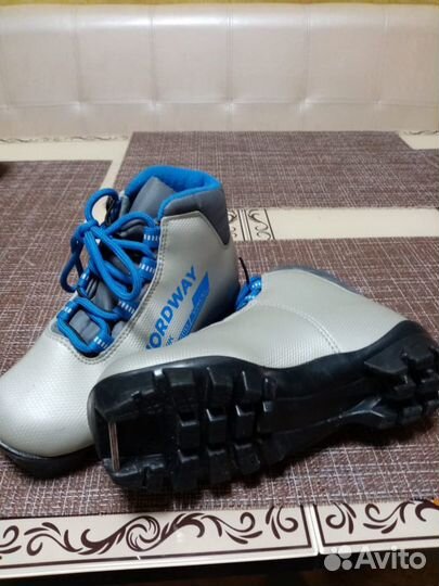 Лыжные ботинки