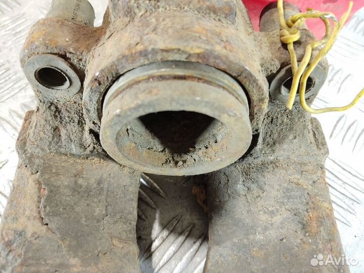 Суппорт передний левый E 210