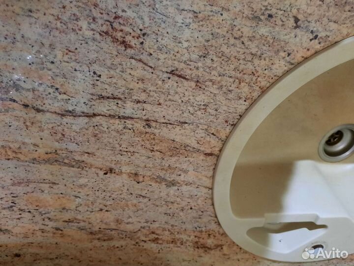 Столешница гранитная с мойкой от итальянской кухни