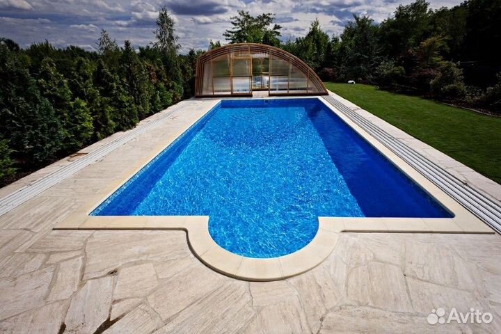 Бассейн с павильоном