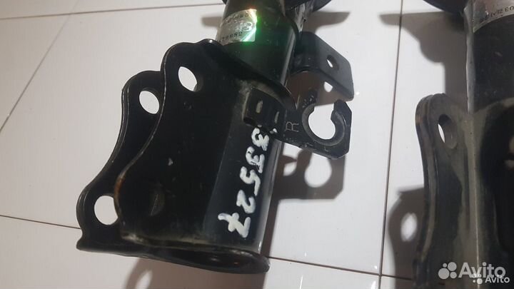 Амортизатор передний правый Kia Rio 00-04 Оригинал