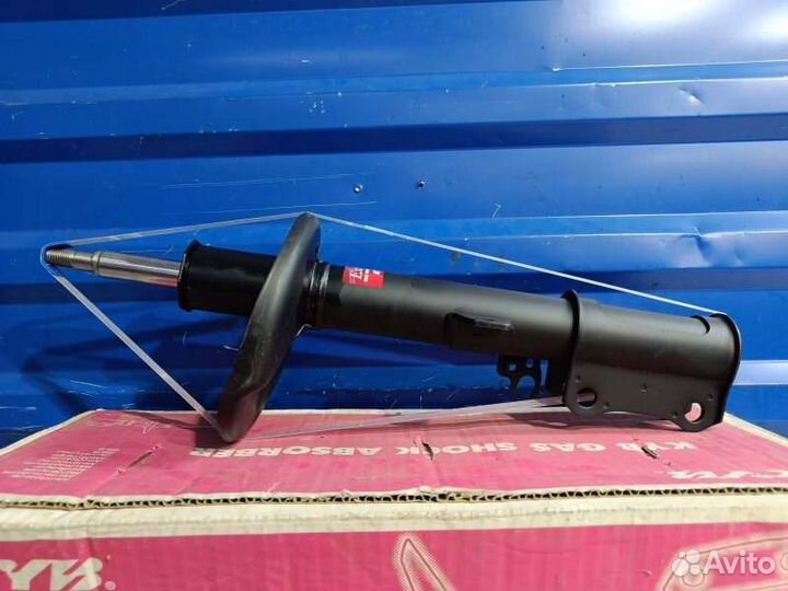 Амортизатор задний левый Toyota Camry MCV20