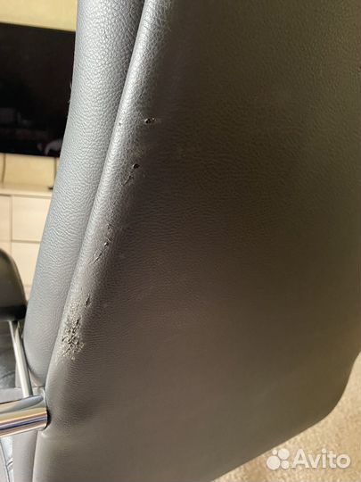 Офисное кожаное кресло