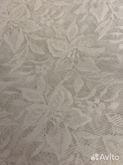 Отрез ткани гипюр