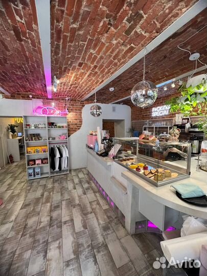 Бариста в яркий кофейный проект