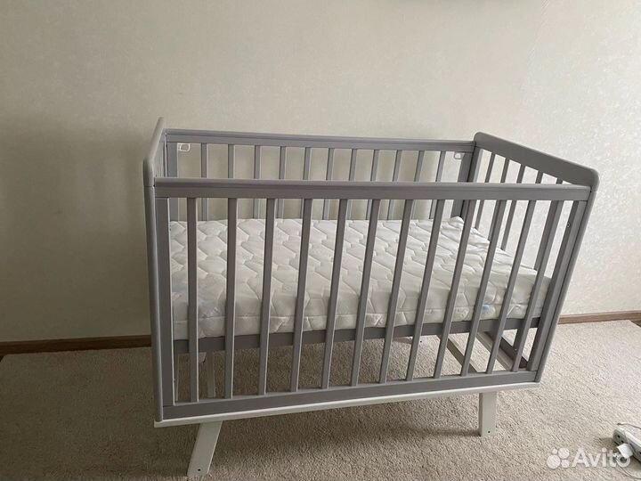 Детская кровать для новорожденных серая