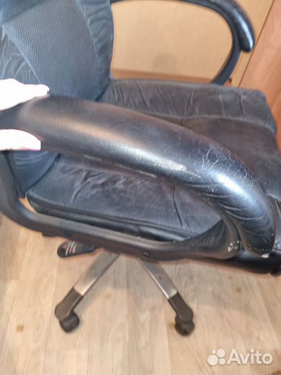 Кожаное кресло бу