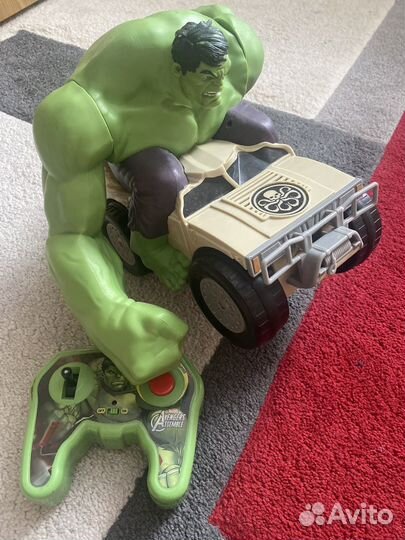 Машина Халк на пульте управления
