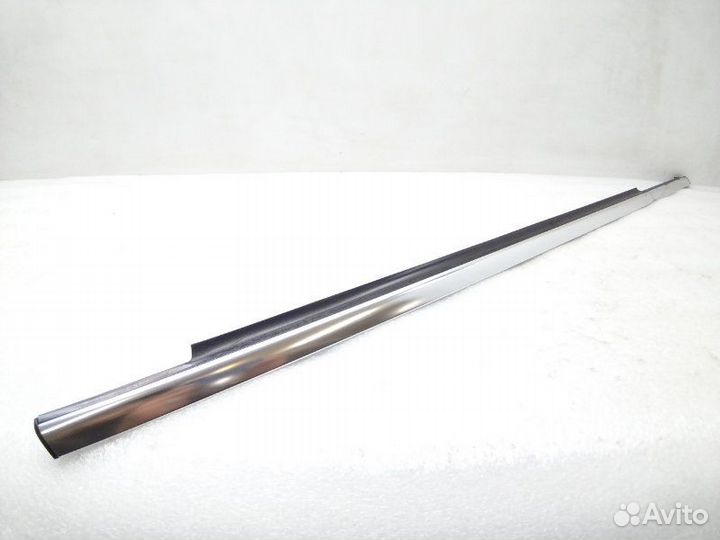 Молдинг двери передний правый Mercedes-Benz