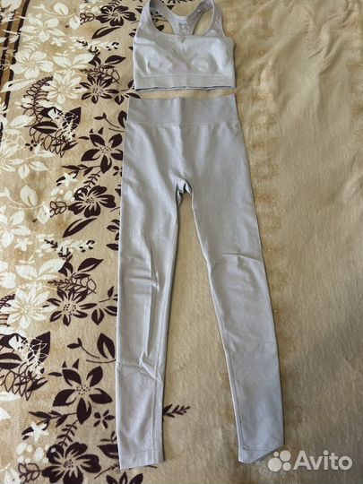 Спортивный костюм женски-топ и лосины