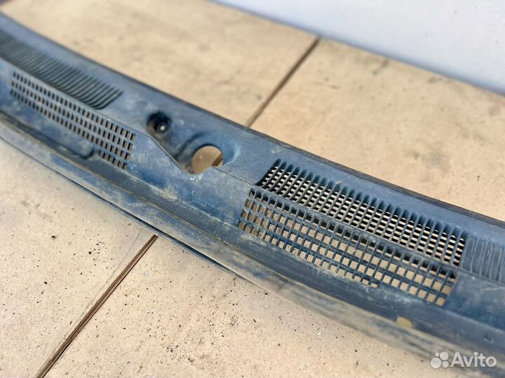 Жабо Nissan Primera P11