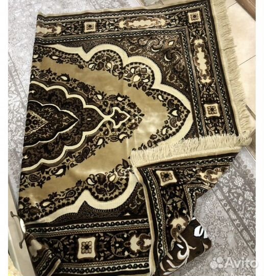 Пледы и покрывало